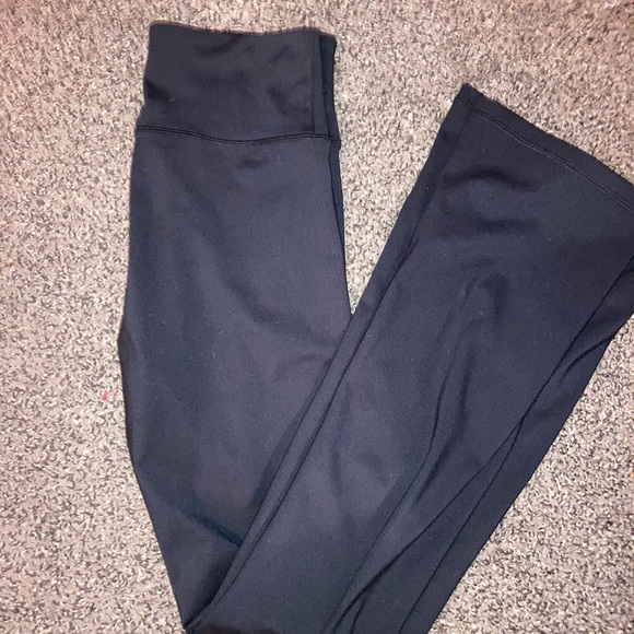 Woman’s American eagle flared leggings - Picture 3 of 3